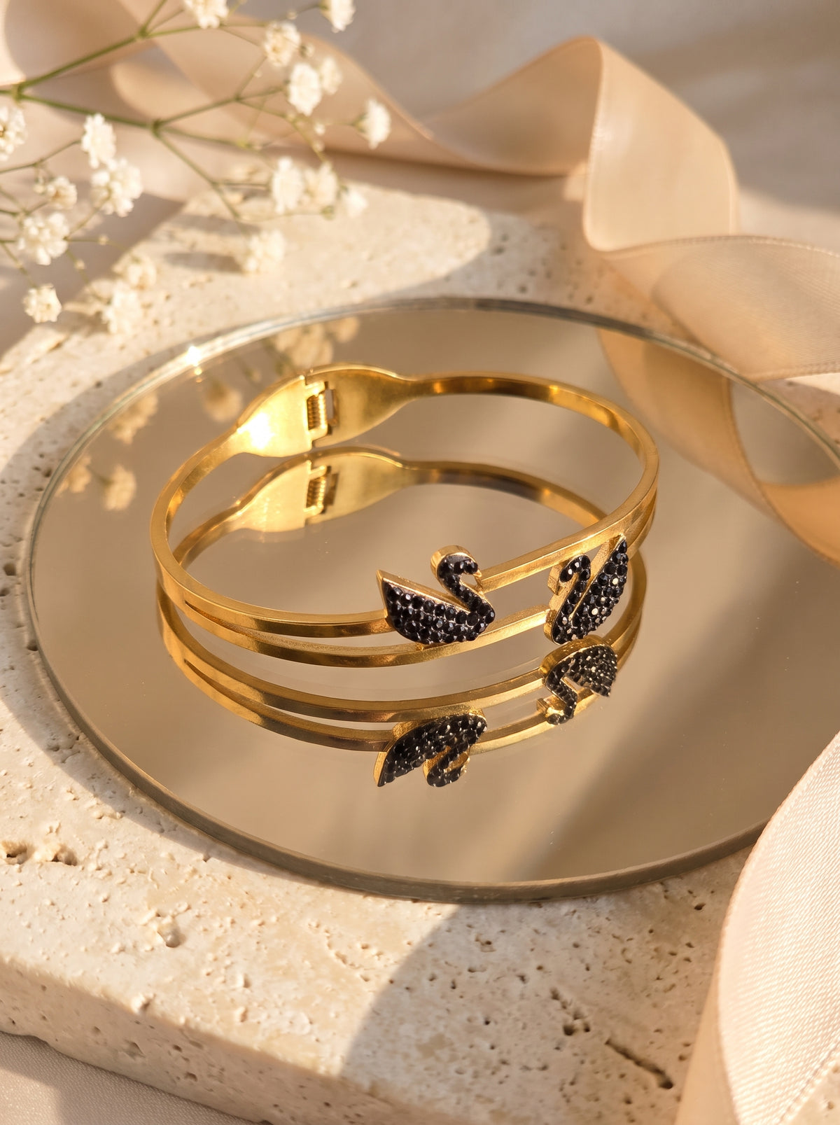 Celiora Swan Duet Swan Bracelet close up
